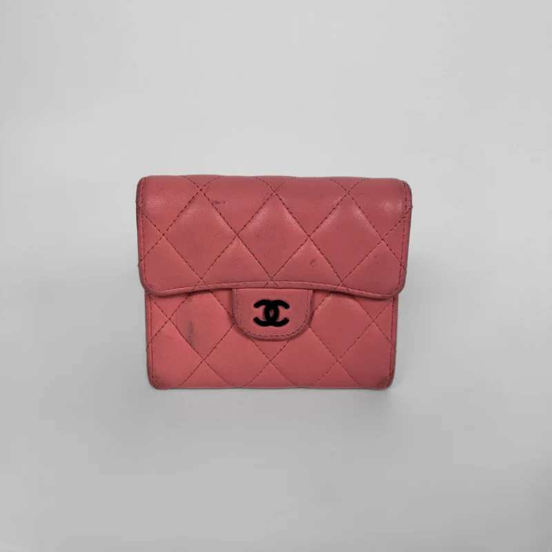 Chanel Portefeuille rose petit format 2.55