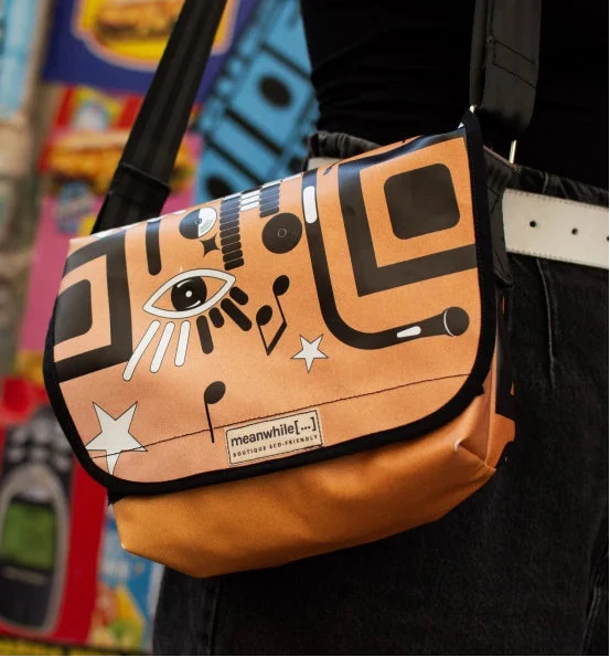 Petit sac bandoulière en bâche upcyclée
