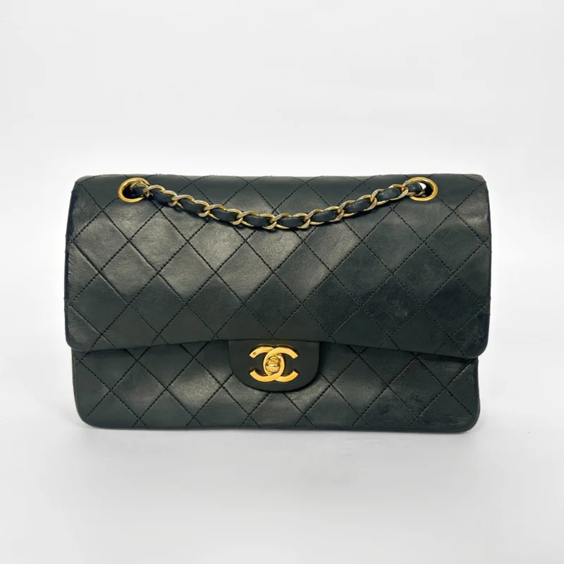Chanel Classic Flap Bag Cuir d'agneau moyen