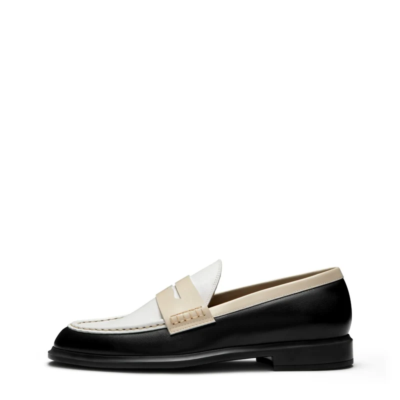 Isabel Bernard Mocassins Blandine en cuir de veau noir et blanc avec détails blancs IB51015-10170-36