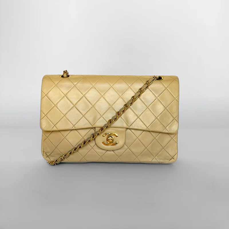 Chanel Classic Flap Bag Cuir d'agneau moyen