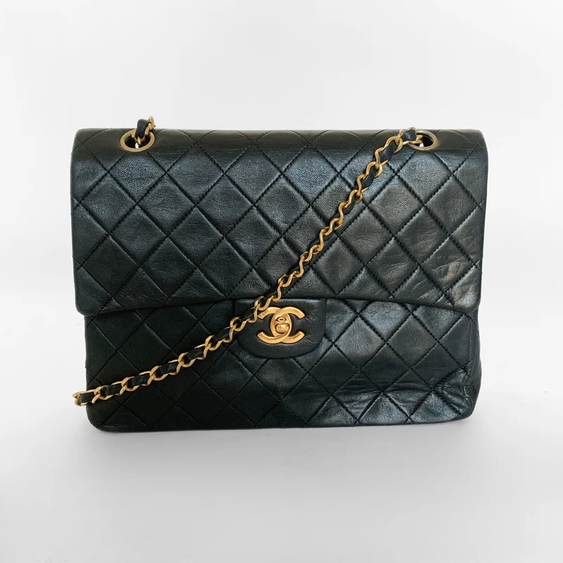 Chanel Classic Flap Bag Cuir d'agneau de taille moyenne
