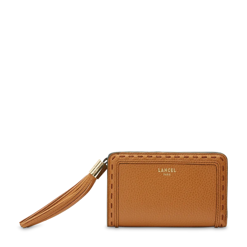 Compact rectangular zipped wallet