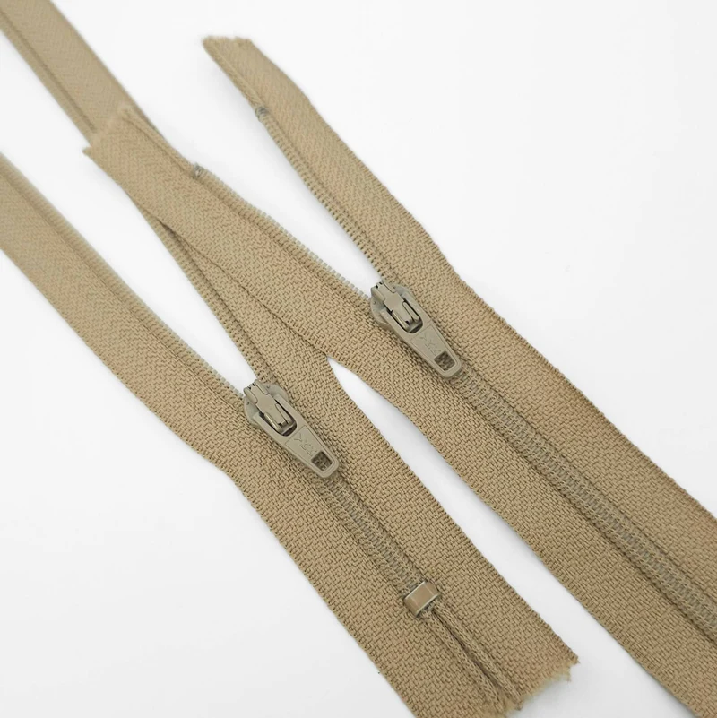 Fermeture éclair YKK | Fermeture à glissière fermée | Spirale en nylon | N° 2 | 18.5 cm (7 1/4 po) | ZIP1068