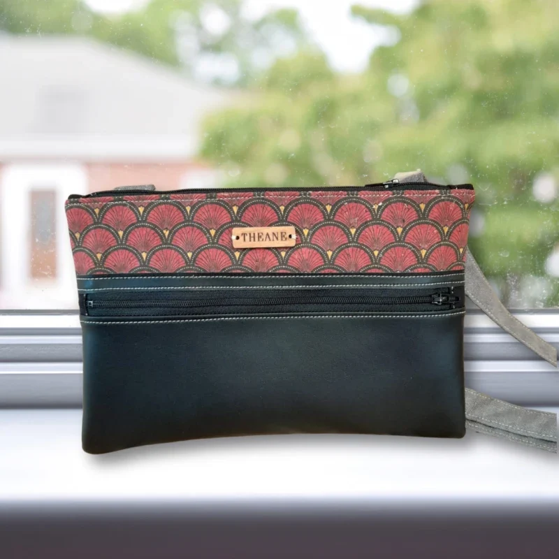 Pochette alter-cuir de raisin et liège avec sangle réglable