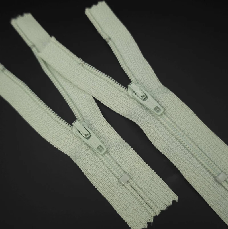 Fermeture éclair YKK | Fermeture à glissière fermée | Spirale en nylon | N° 3 | 8.5 cm | ZIP1052 - ZIP1053