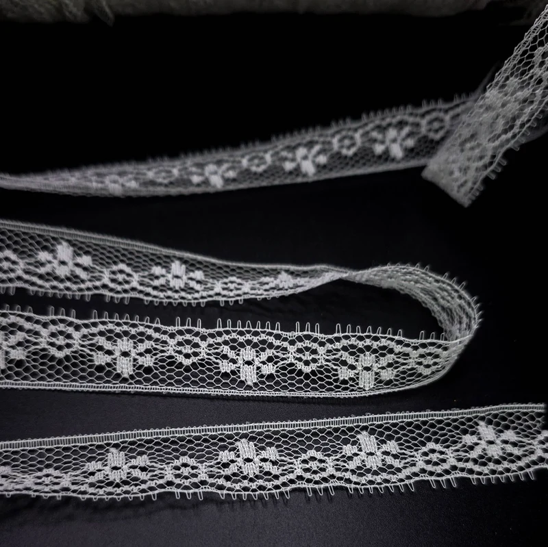 Galon de dentelle florale délicat | Blanc | 18 mm