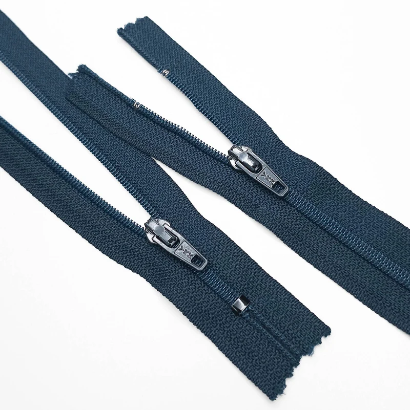 Fermeture éclair YKK | Boucle en nylon | N° 2 | Bleu marine | 12 cm | SS385