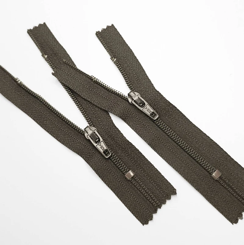 Fermeture éclair YKK | Fermeture à glissière fermée | Spirale en nylon | N° 3 | Marron foncé | SS382 - SS383