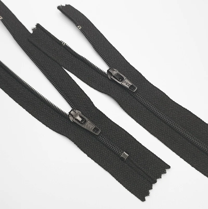 Fermeture éclair YKK | Fermeture à glissière fermée | Spirale en nylon | Noir | N° 2 | SS371 - SS373