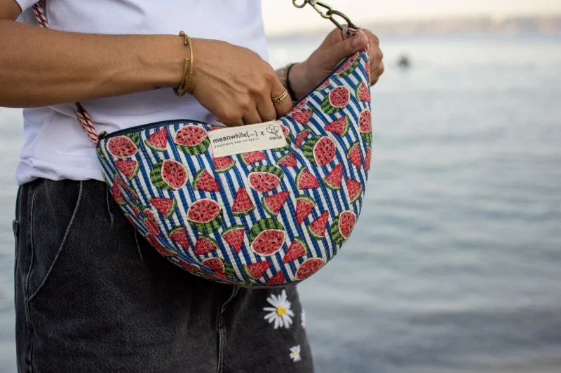 Sac demi lune pastèque - Manoë x Meanwhile Boutique (édition limitée)