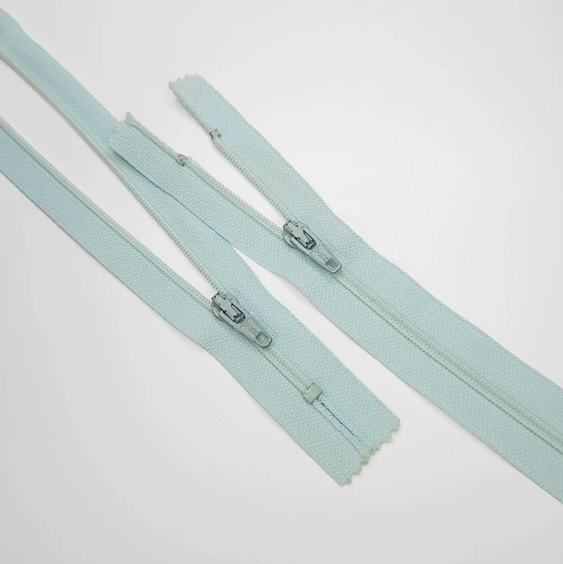 Fermeture éclair YKK | Fermeture à glissière fermée | Spirale en nylon | Bleu clair | N° 2 | SS360 - SS361
