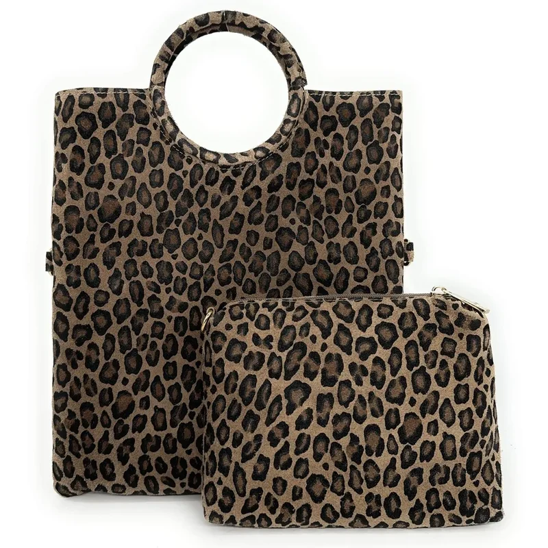 Sac pochette en daim CHARLOTTE ET LEO Léopard taupe foncé