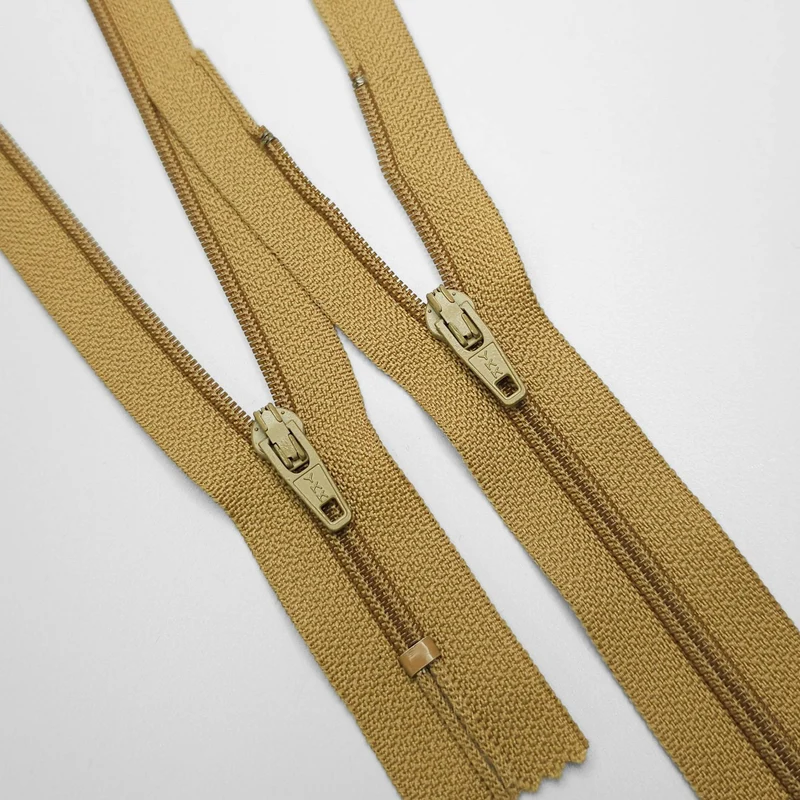 YKK | Fermeture éclair à bout fermé | Spirale | #2 | 6 3/4'' - 17 cm | SS236 - SS247