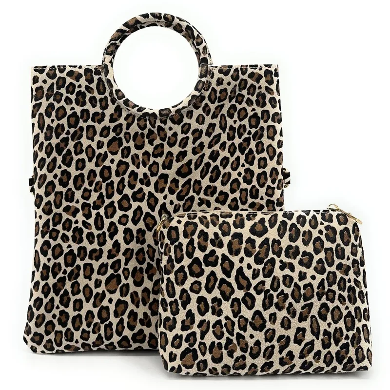 Sac pochette en daim CHARLOTTE ET LEO Léopard taupe clair