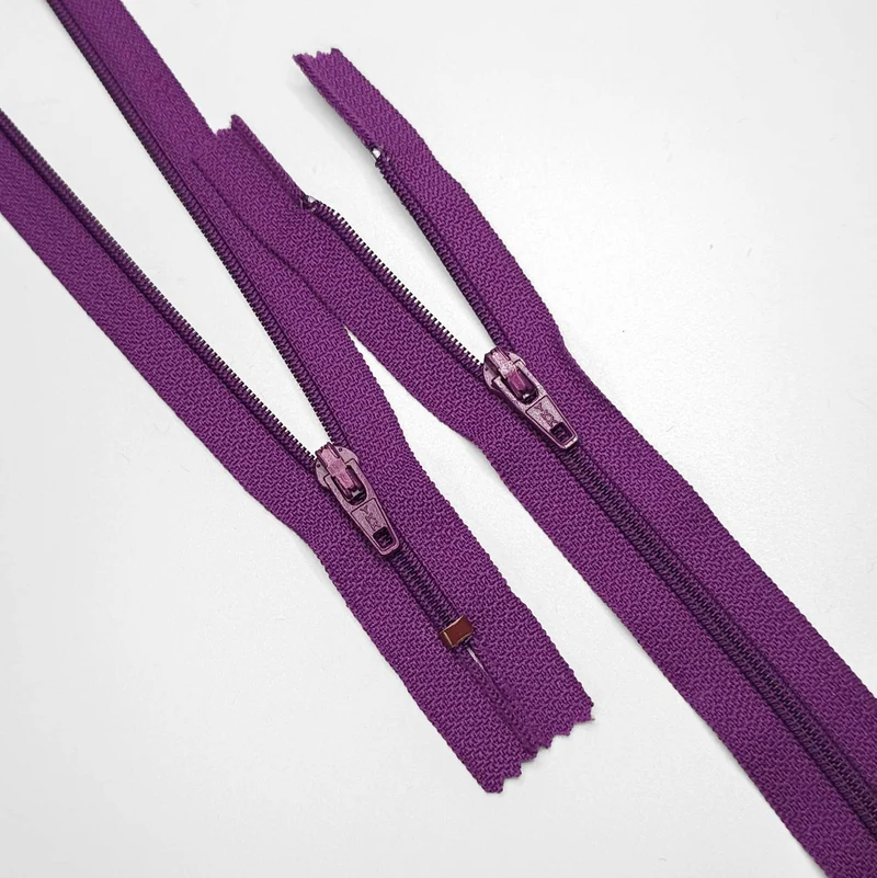 YKK | Fermeture éclair À Bout Fermé | Spirale | Mauve | #2 | 6 3/4'' - 17 cm | SS295 - SS300