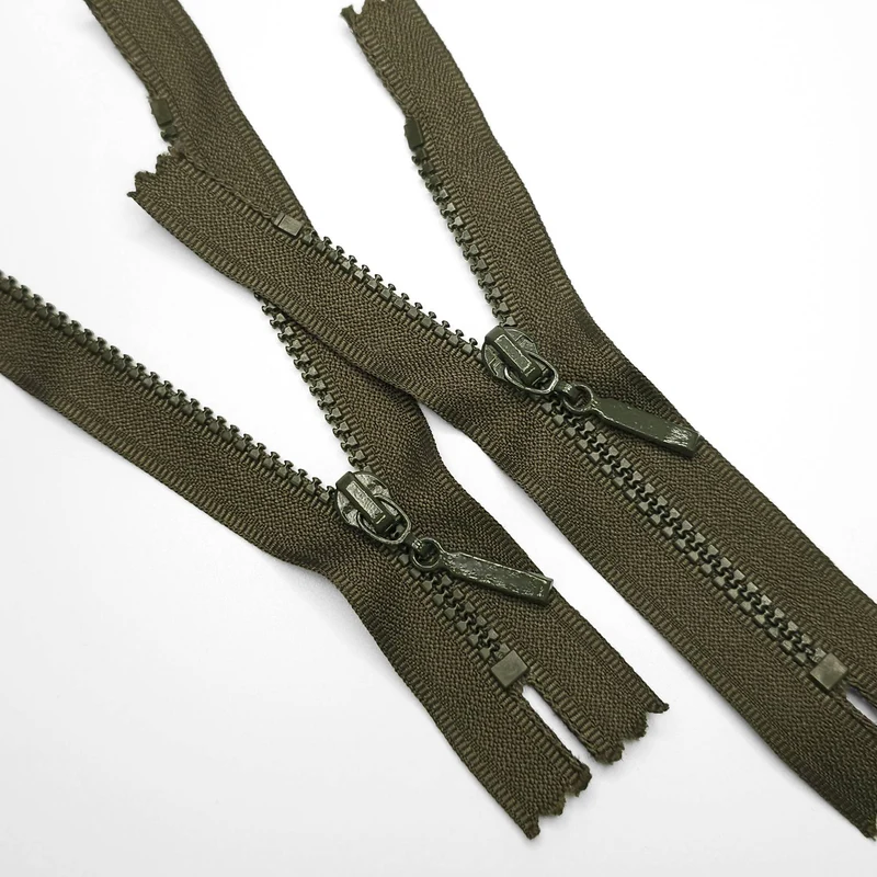 Fermeture éclair à bout fermé | Plastique | #3 | Vert foncé | 4 1/4'' - 11 cm | SS261
