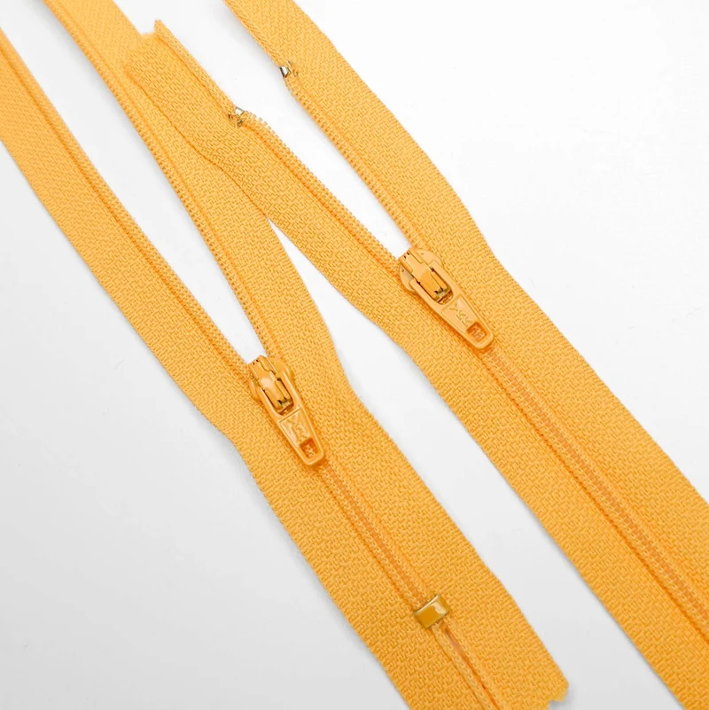 YKK | Fermeture éclair à bout fermé | Spirale | Orange | #2 | 8 3/4'' - 22 cm | SS175
