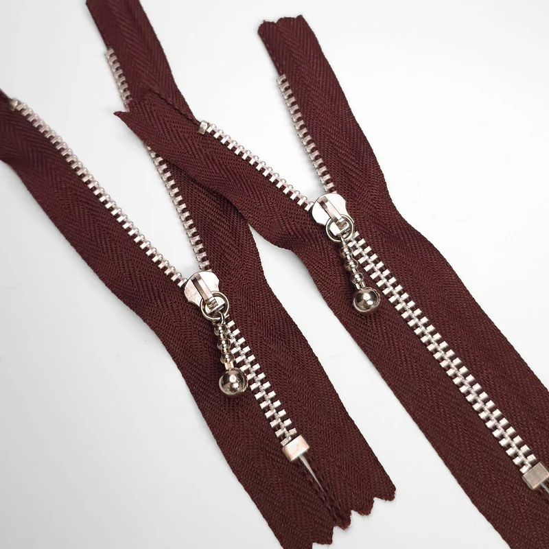 YKK | Fermeture éclair à bout fermé | Métal | Brun rougeâtre | #4 | 4 1/4'' - 11 cm | SS165