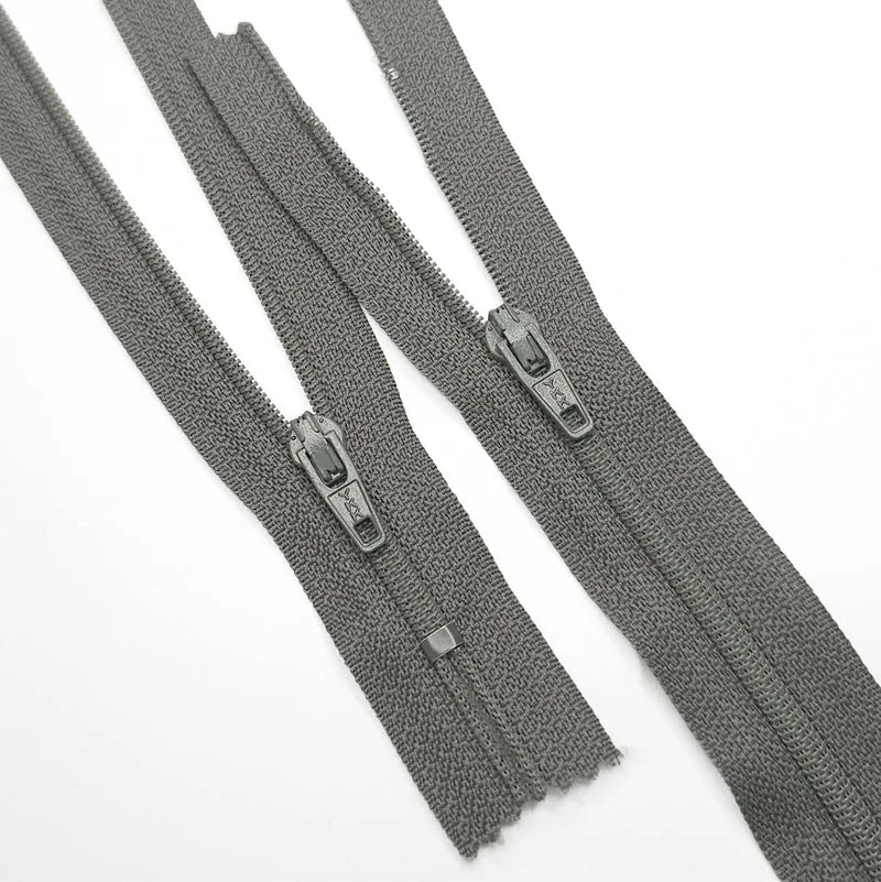 YKK | Fermeture éclair à bout fermé | Spirale | Gris | #2 | 7 3/4'' - 19.5 cm | SS182