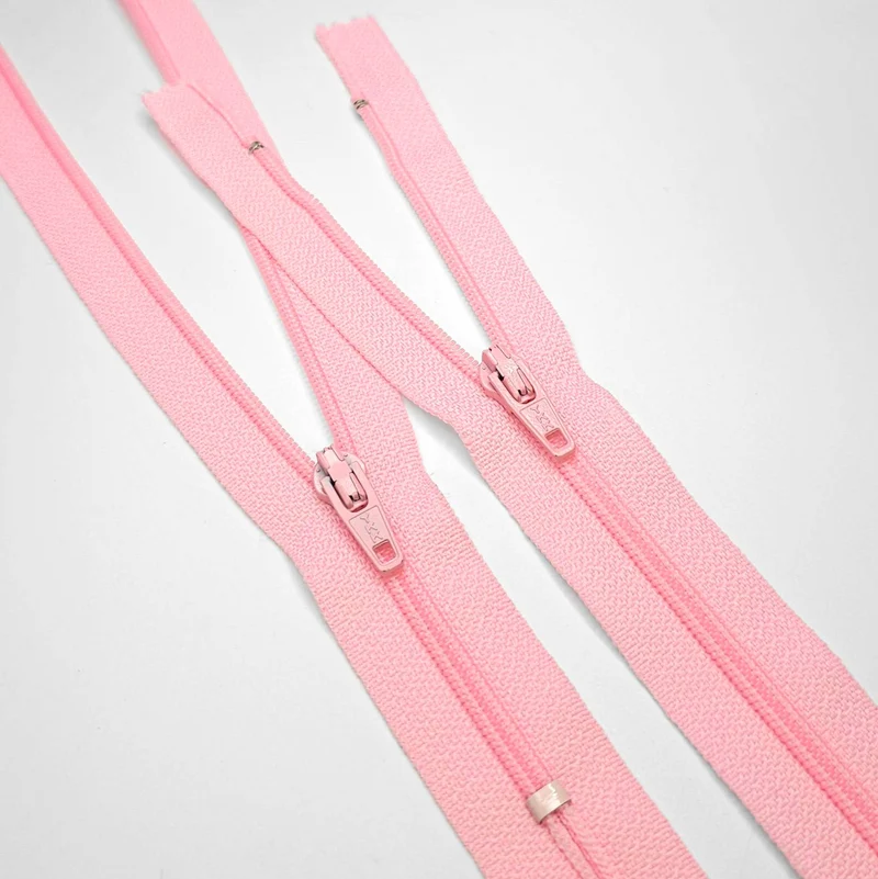 YKK Fermeture éclair | À Bout fermé | Spirale | #2 | Pink | 13 3/4'' - 35 cm