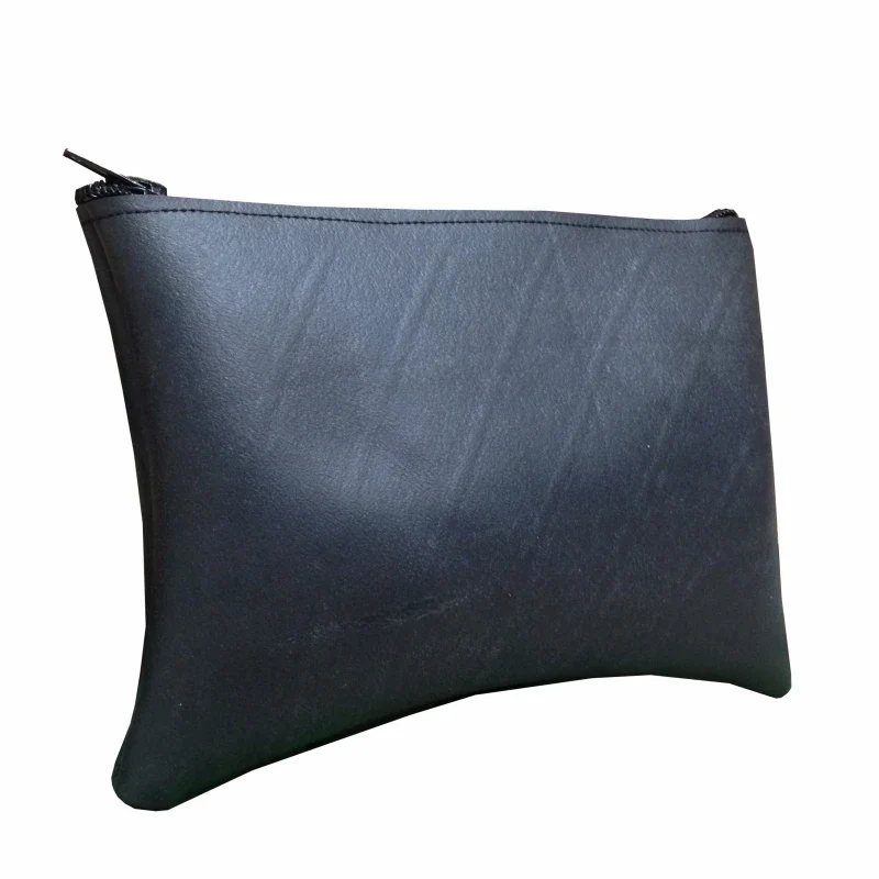 Trousse noir végan en matières recyclées