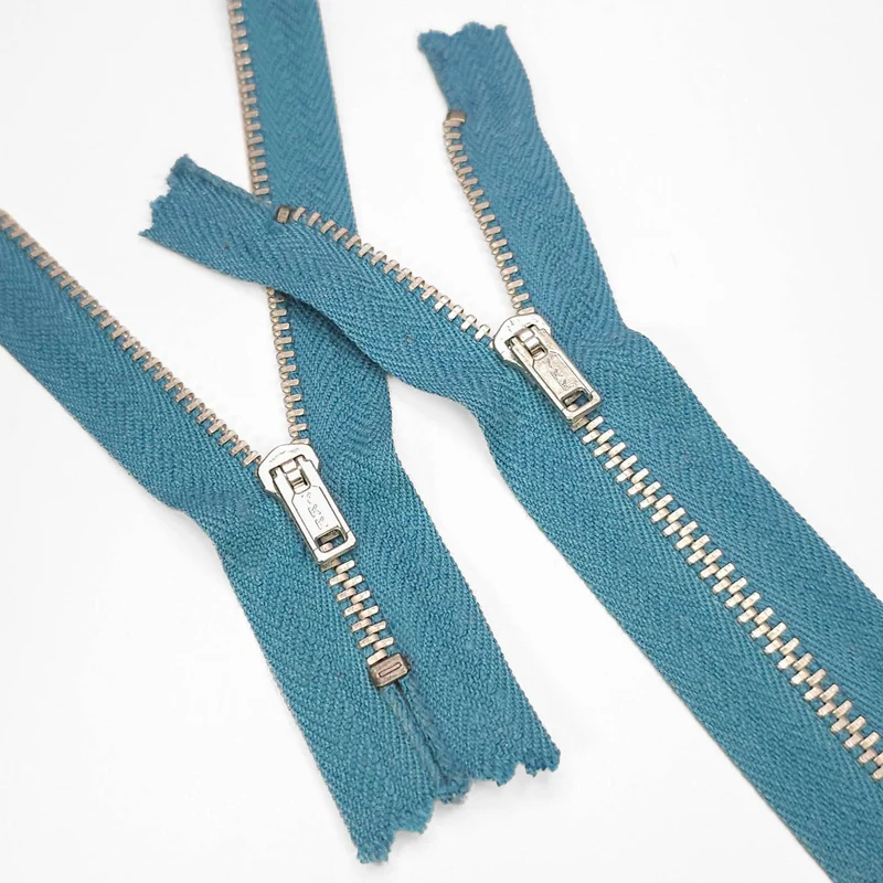 YKK Fermeture éclair verrouillage semi-automatique | à bout fermé | métal | bleu acier | #3 | 5 3/4'' - 14.5 cm