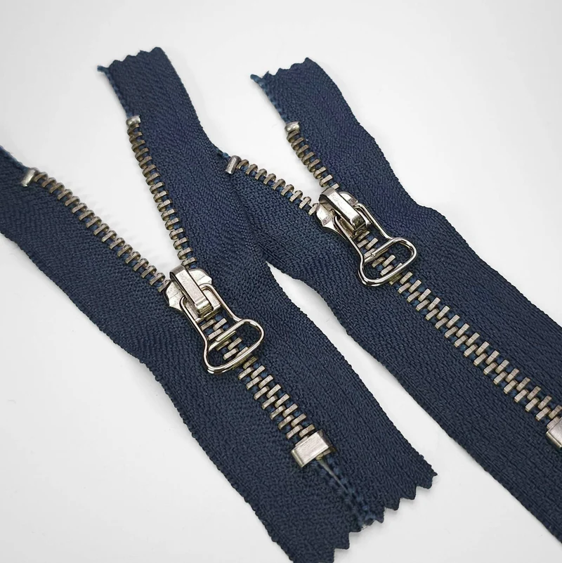 Fermeture Éclair À Bout Fermé | Métal | Bleu marine foncé | #5 | 3 3/4'' - 9.5 cm