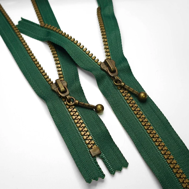 Fermeture Éclair À Bout Fermé | Plastique | Vert Foncé | #5 | 9 3/4'' - 24.5 cm