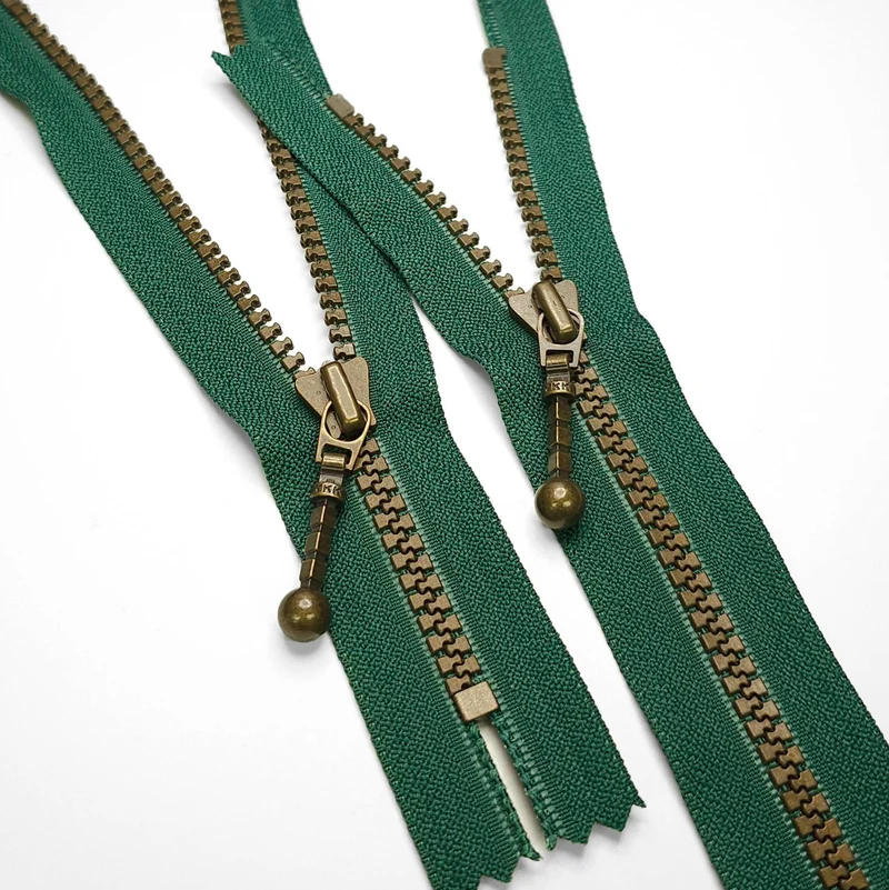 YKK Fermeture éclair À Bout Fermé | Plastique | Vert pin Pantone | #5 | 6 1/2'' - 16.5 cm