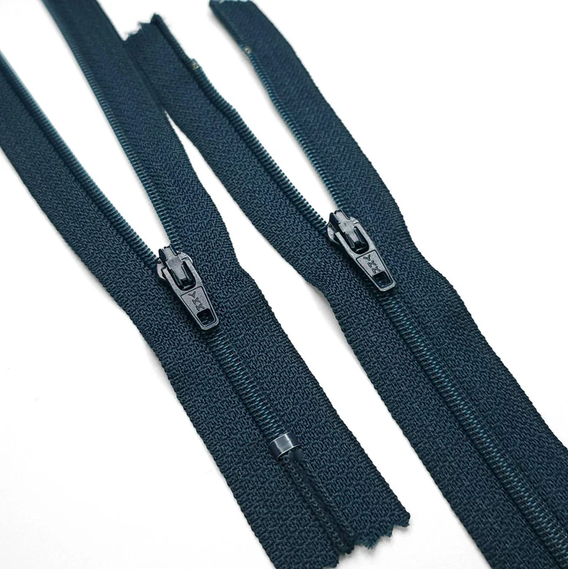 YKK | Fermeture éclair | à bout fermé | Spirale | Bleu de Prusse | #2 | 6 3/4'' - 17 cm