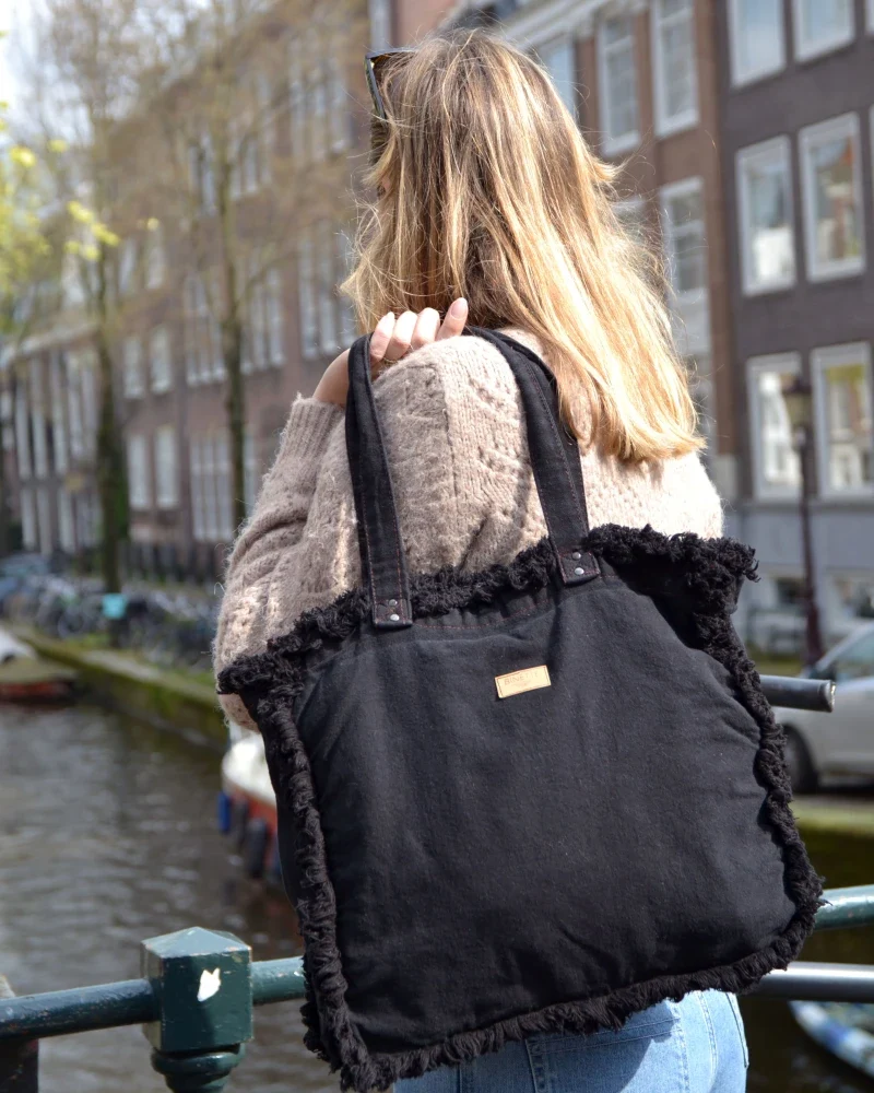 Sac cabas noir en coton bio et upcyclé