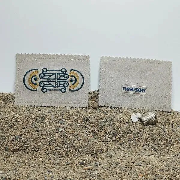 Porte-cartes en simili cuir brodé