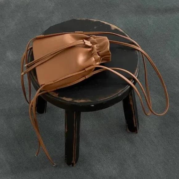Sac Sling Pouch en cuir vegan Camel