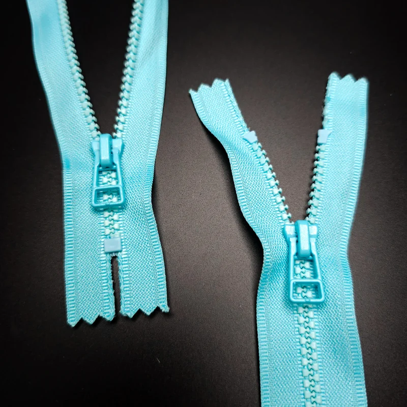 Fermeture Éclair à Bout Fermé | Plastique | 9" - 23 cm