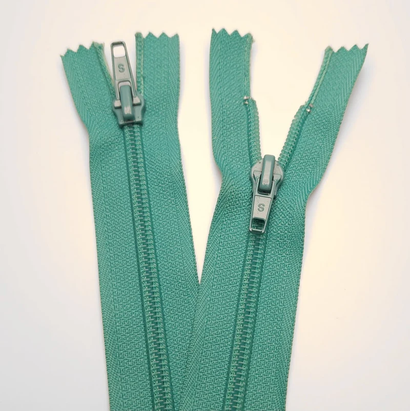 Fermeture éclair en nylon à spirale fermée n° 7 | 24 cm (9 1/5 po)