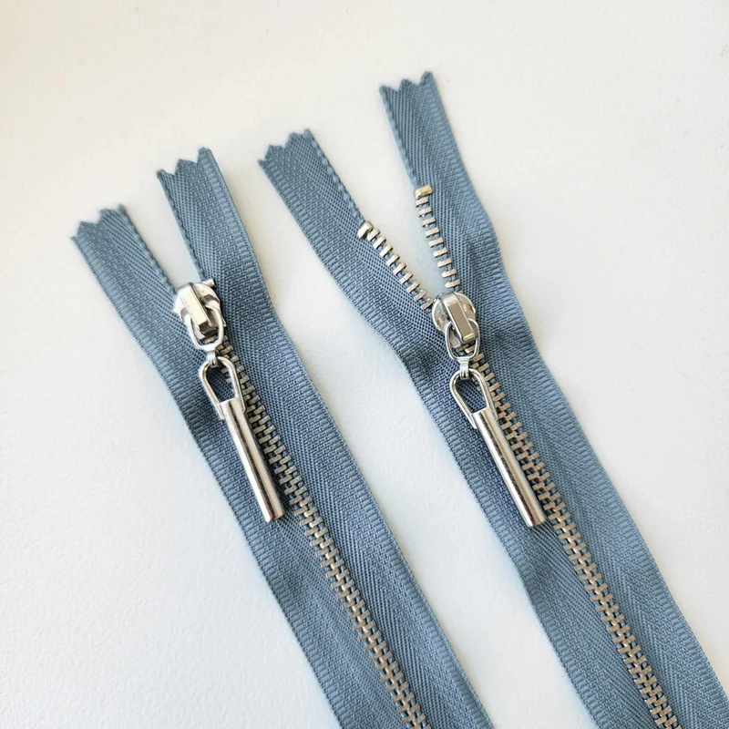 KKF | Fermeture éclair fermée | Métal | #3 | 11" / 27 cm | Bleu Pâle